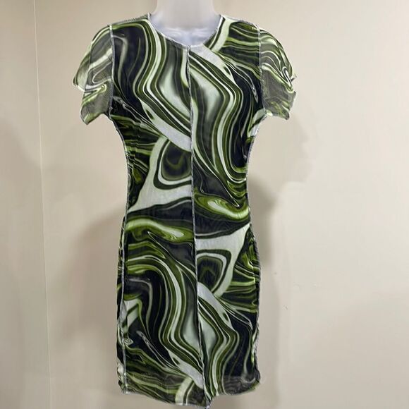 NWT Pretty Little Thing Green Swirl Mesh Dress. Size 8 M medium - Picture 1 of 9